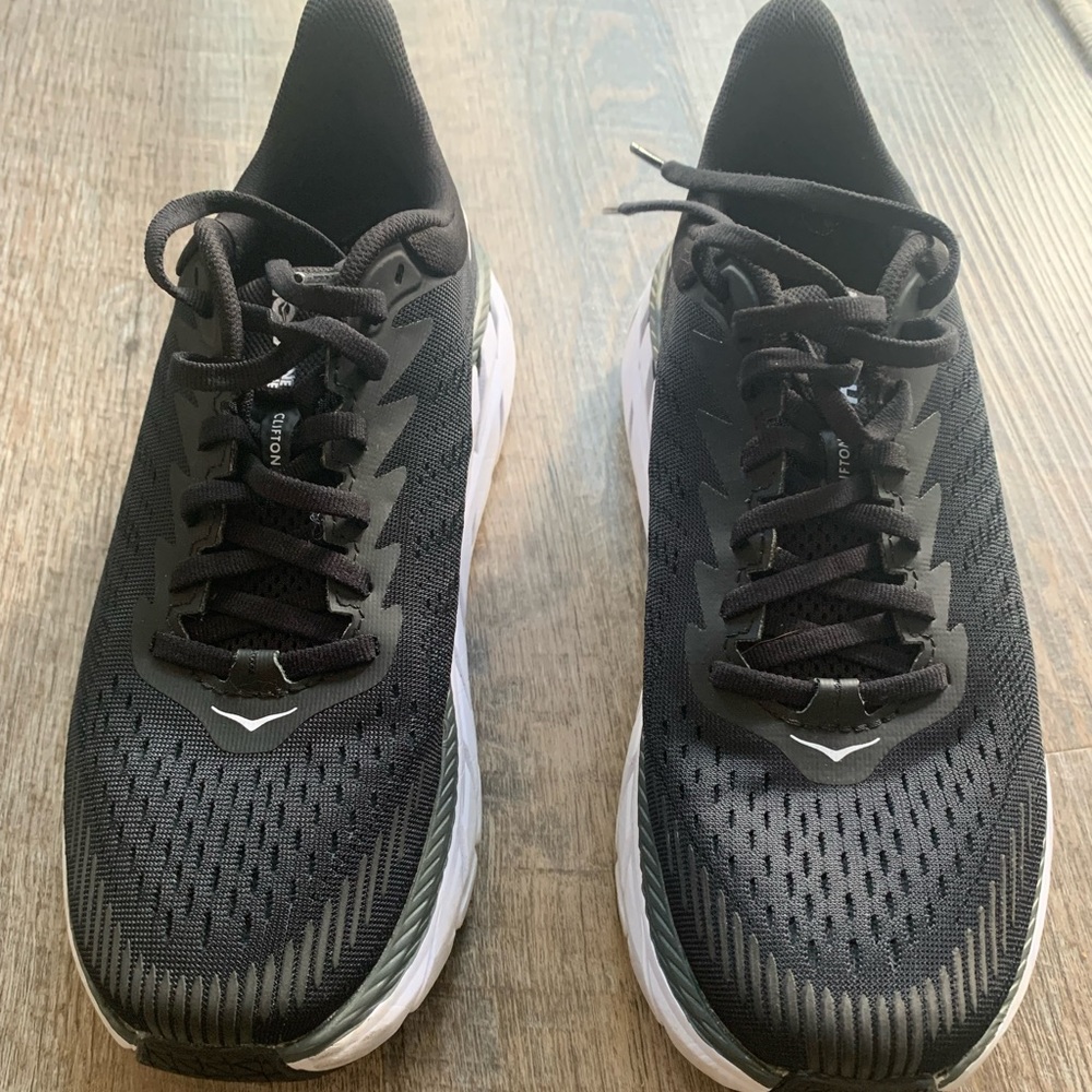 Hoka Clifton size 8